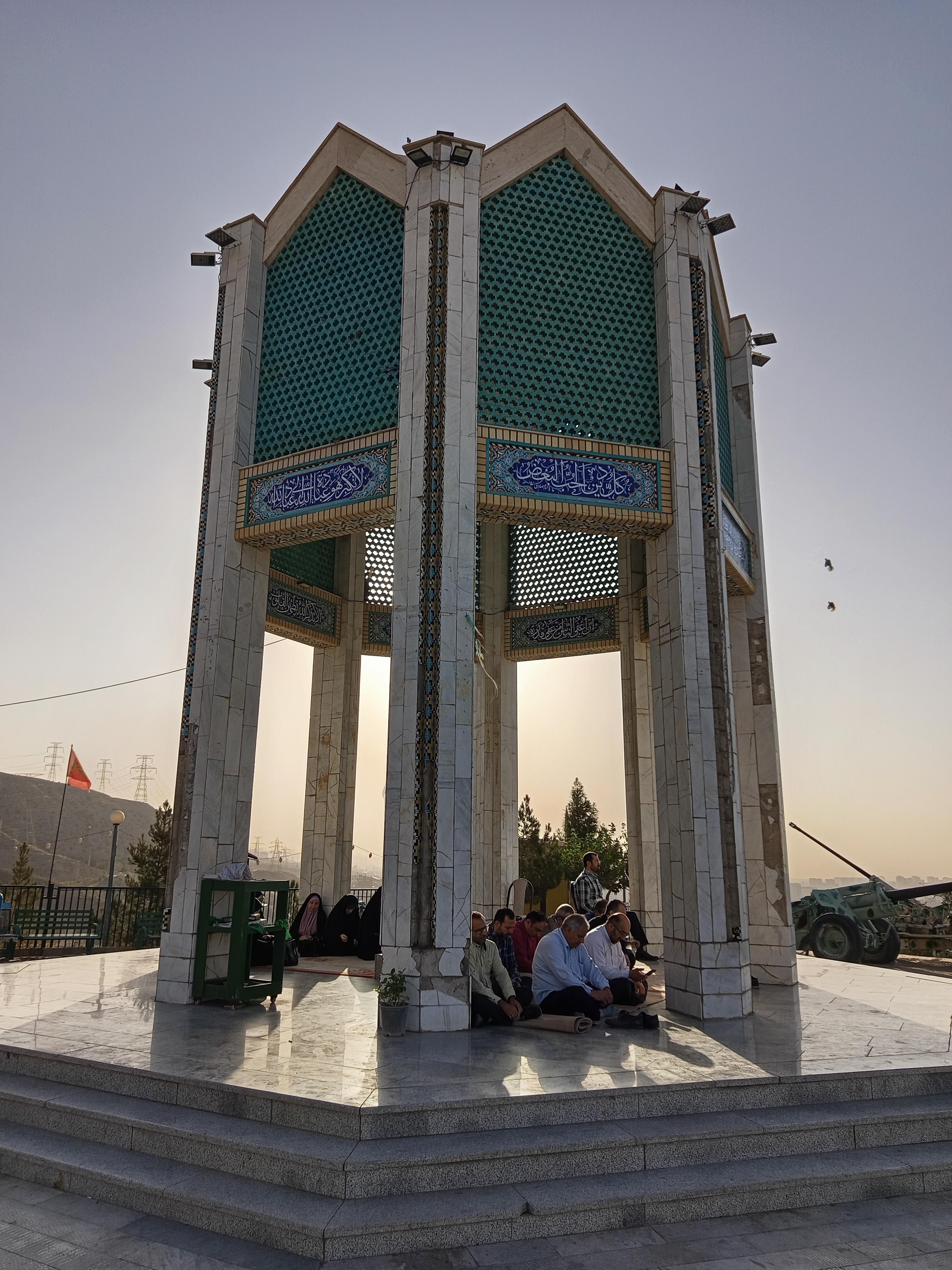 برگزاری آیین غبار روبی و زیارت مزار شهداء